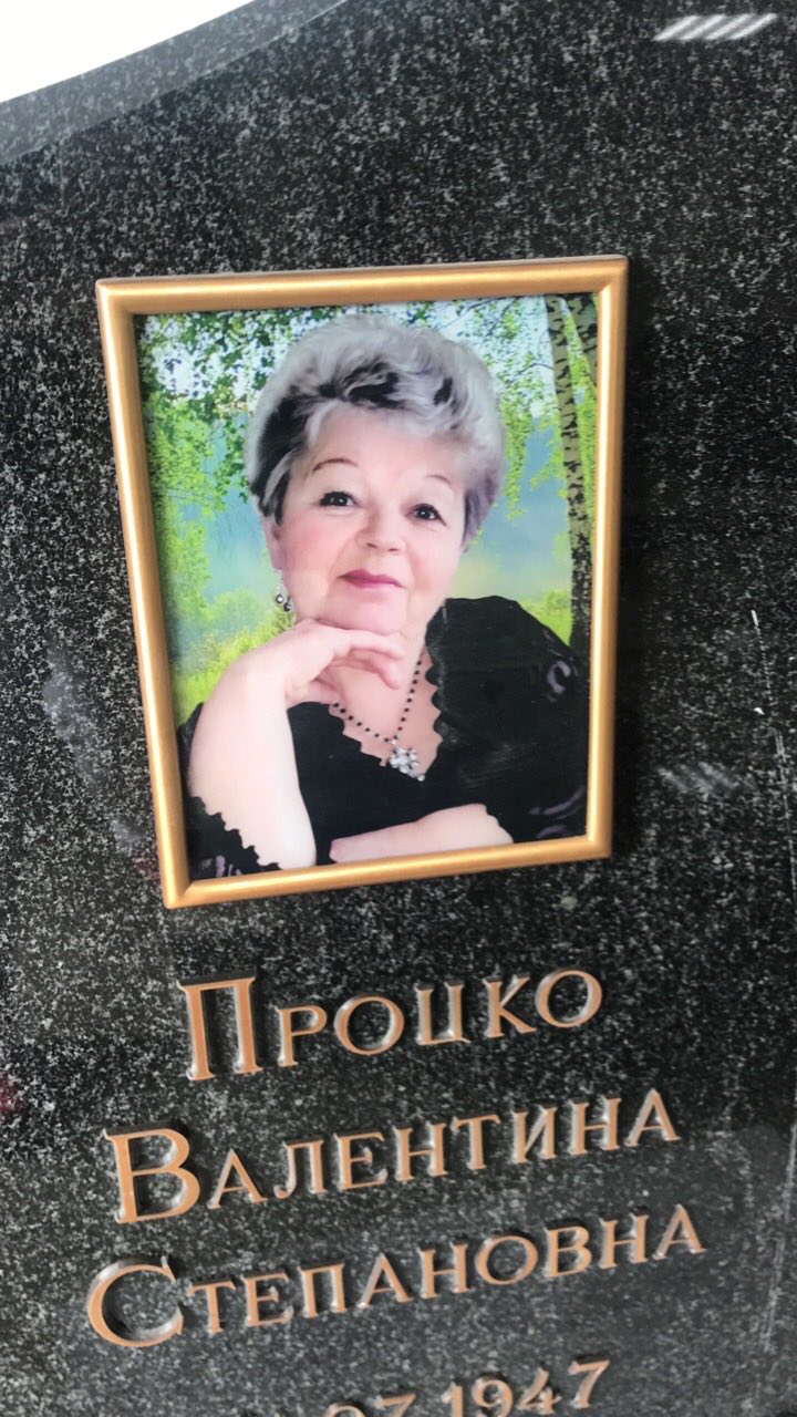 Установка фотомедальона в рамку